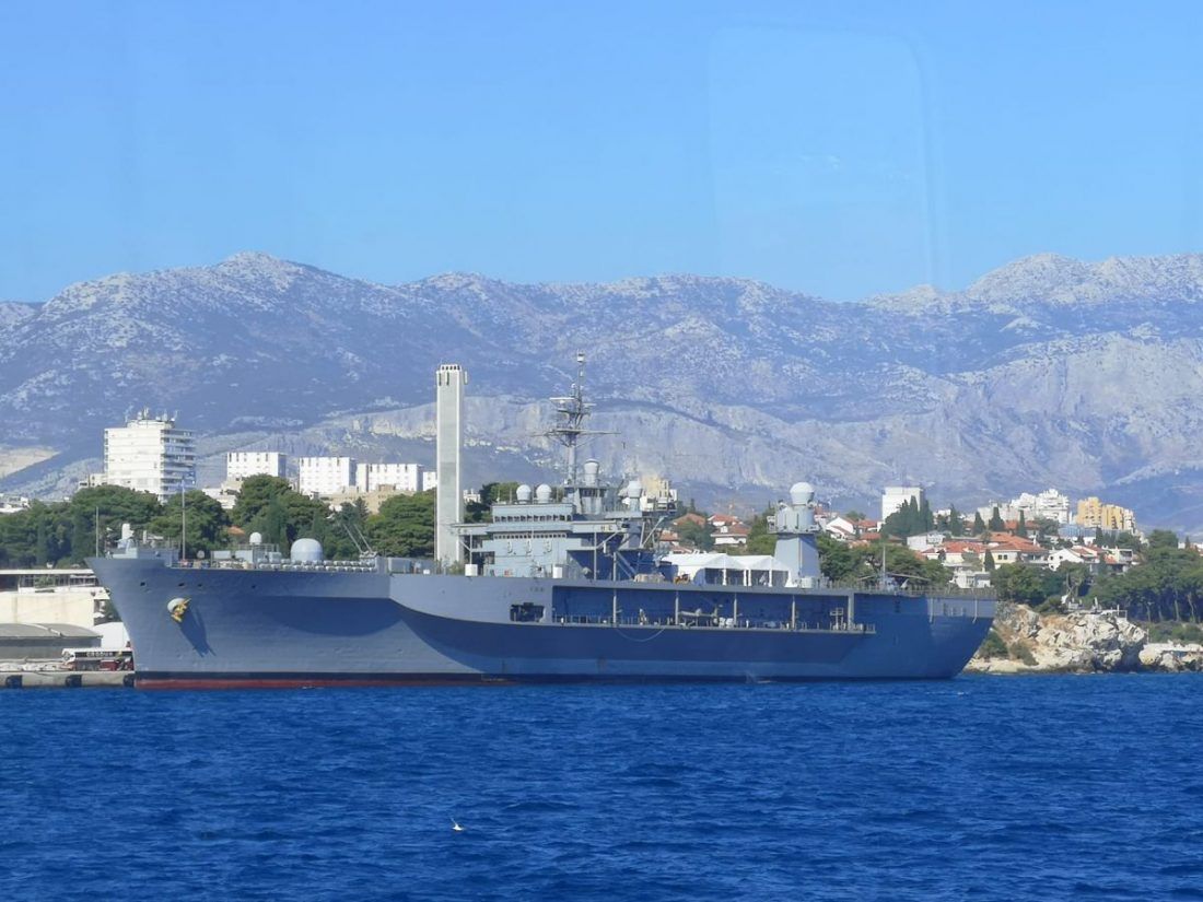 U Split Uplovio Uss Mount Whitney Jedan Od Dva Zapovjedna Broda