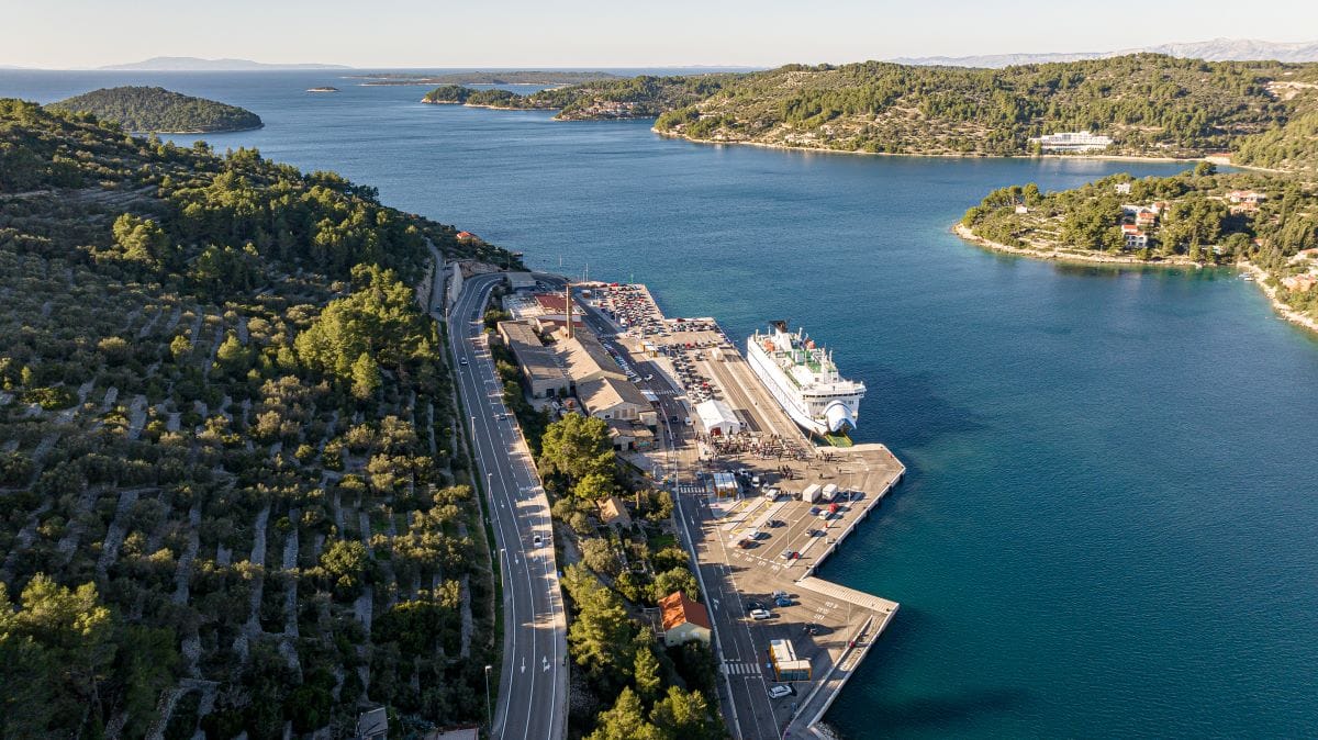 Vela Luka dobila skupi lučki terminal, no prijevoza do mjesta nema i ...